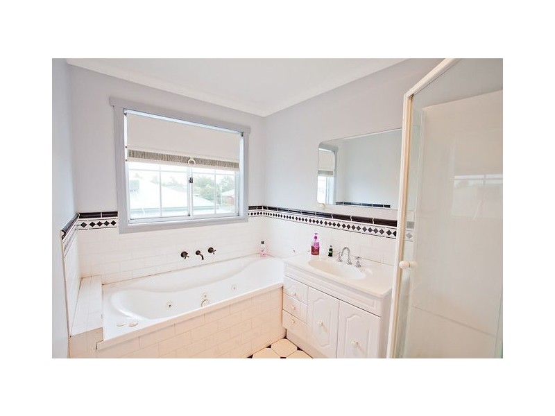 2 Begonia Court, Delacombe VIC 3356