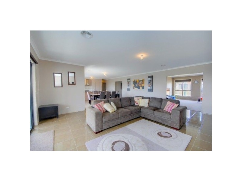 5 Therese Court, Miners Rest VIC 3352