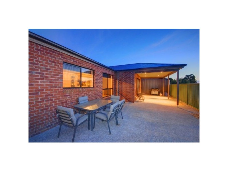 5 Therese Court, Miners Rest VIC 3352