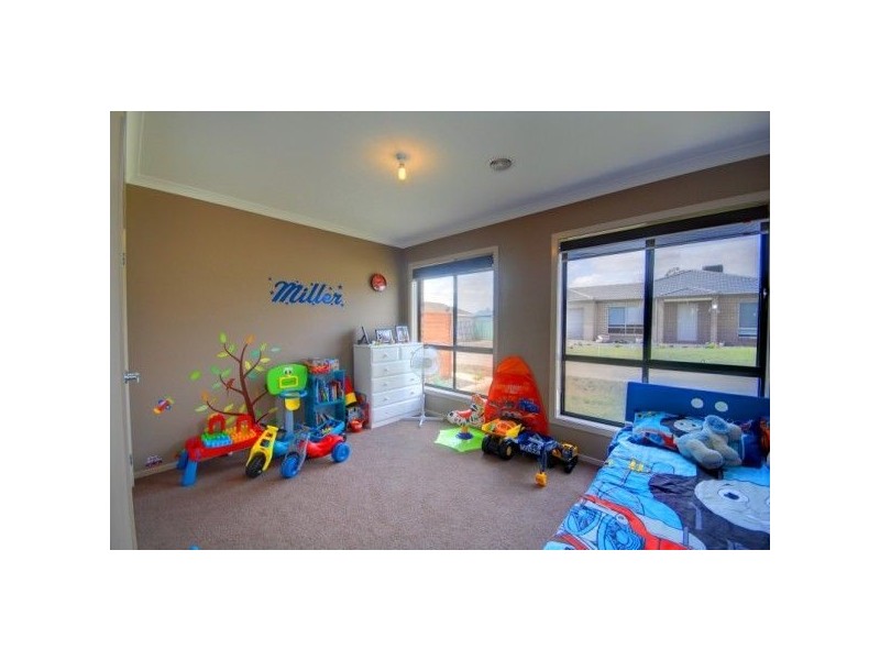 5 Therese Court, Miners Rest VIC 3352