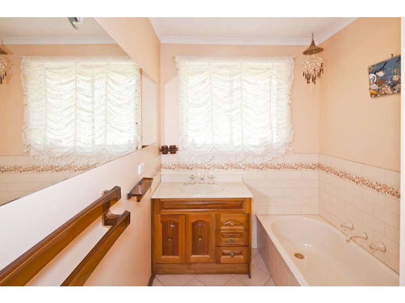 92 Learmonth Road, Wendouree VIC 3355