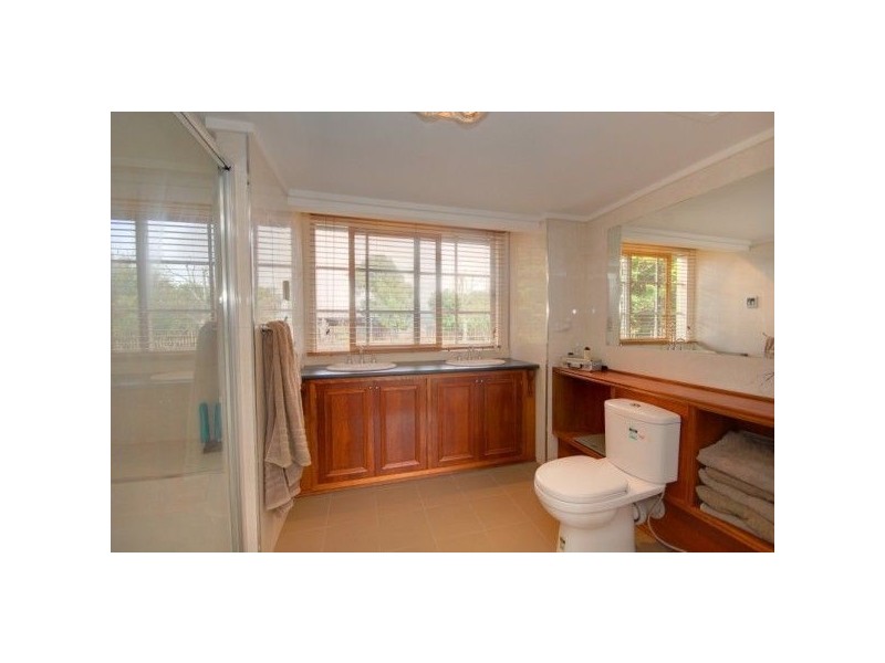 2020 Glenelg Highway, Scarsdale VIC 3351