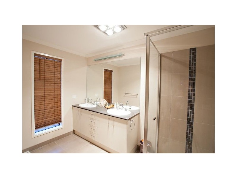 20 Clarkes Road, Enfield VIC 3352