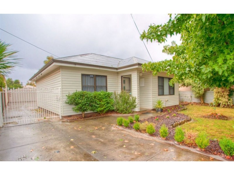 2 Elinand Street, Wendouree VIC 3355