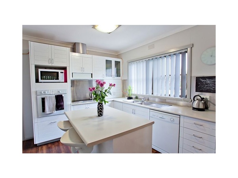 2 Elinand Street, Wendouree VIC 3355