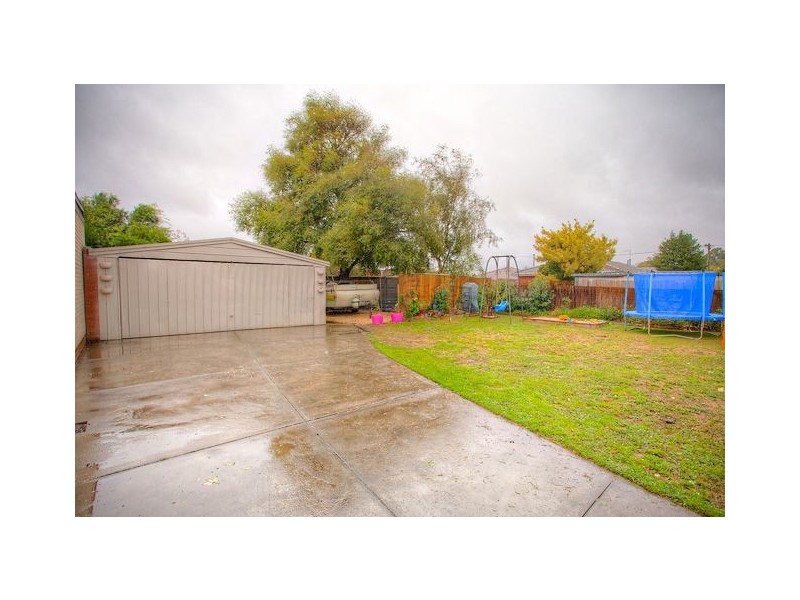 2 Elinand Street, Wendouree VIC 3355