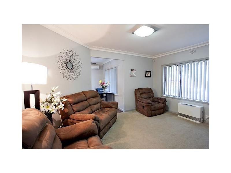 2 Elinand Street, Wendouree VIC 3355
