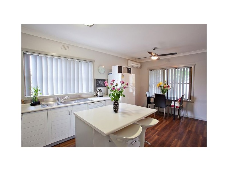 2 Elinand Street, Wendouree VIC 3355