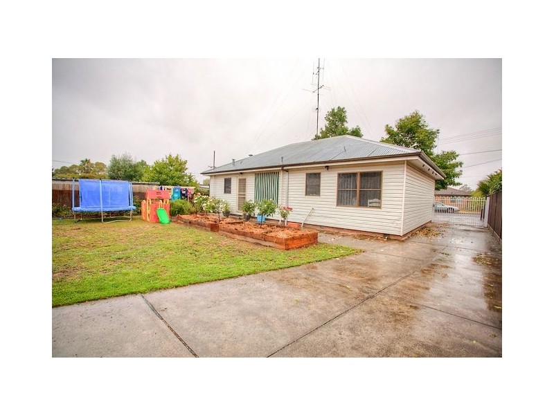 2 Elinand Street, Wendouree VIC 3355