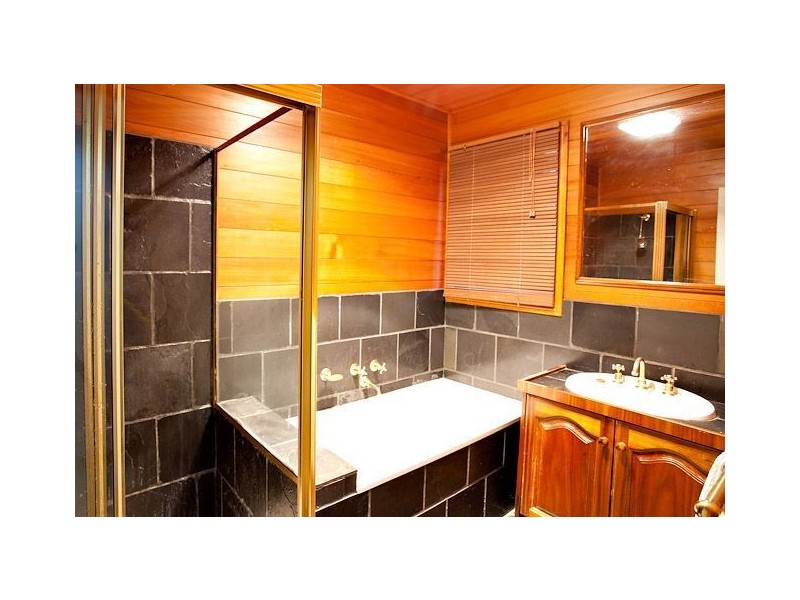 15 Incolls Road, Enfield VIC 3352