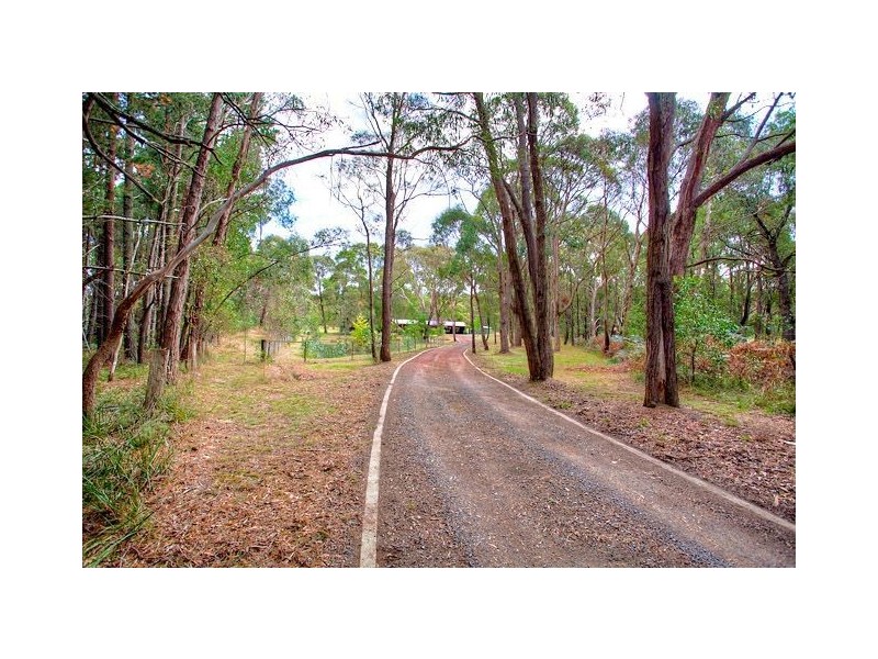 15 Incolls Road, Enfield VIC 3352