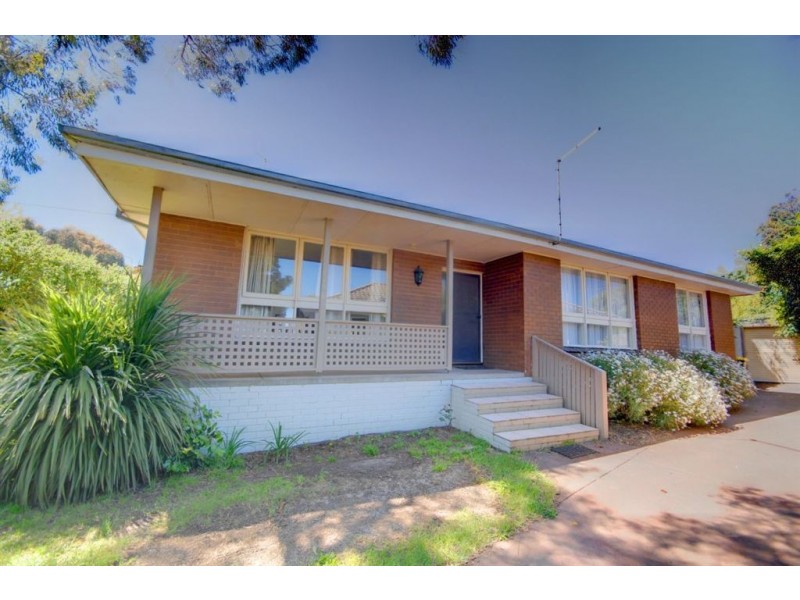 8 Maxlyn Avenue, Ballarat East VIC 3350