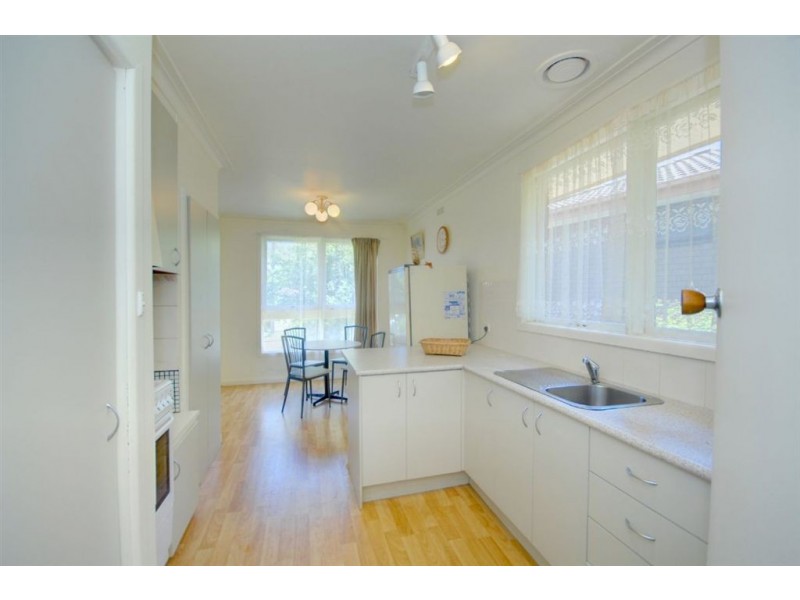 8 Maxlyn Avenue, Ballarat East VIC 3350