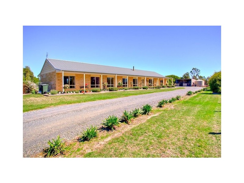 27 Ronald Court, Ross Creek VIC 3351
