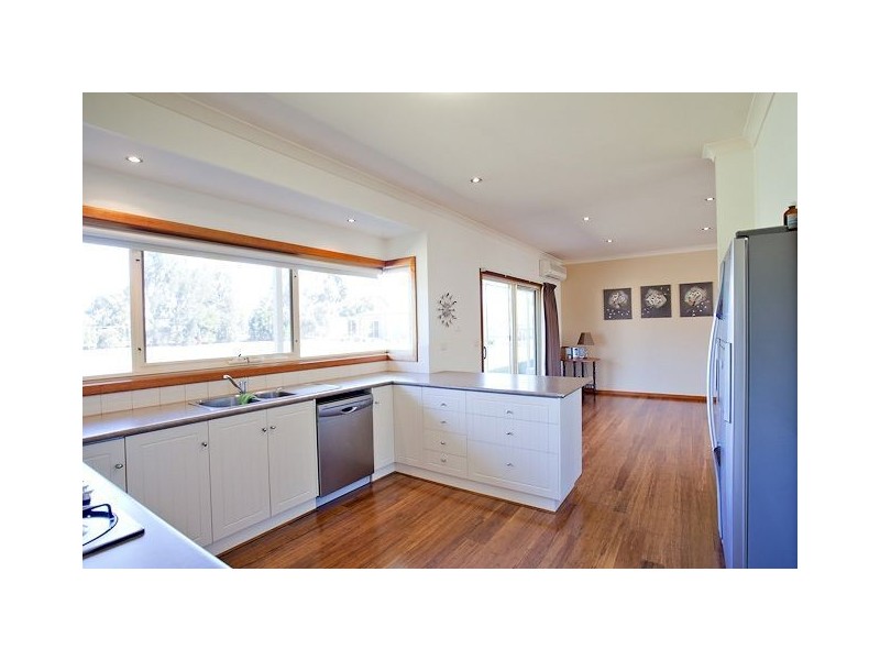 27 Ronald Court, Ross Creek VIC 3351