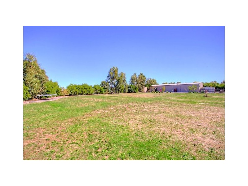 27 Ronald Court, Ross Creek VIC 3351