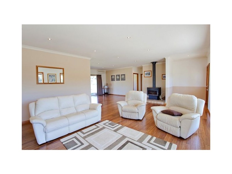 27 Ronald Court, Ross Creek VIC 3351
