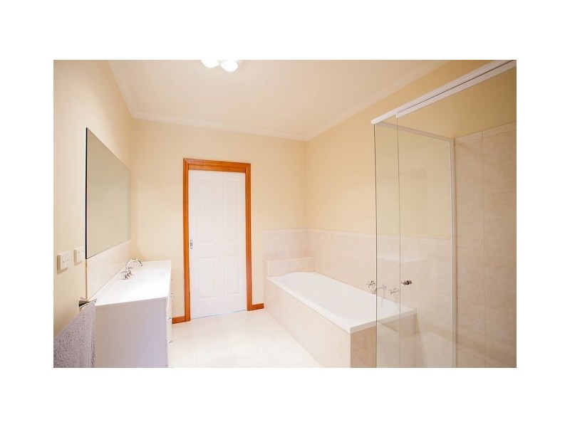 27 Ronald Court, Ross Creek VIC 3351