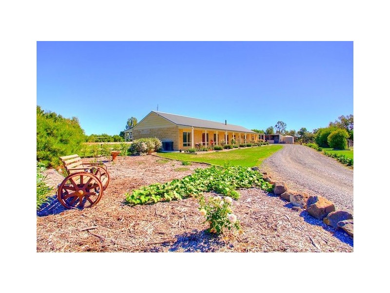 27 Ronald Court, Ross Creek VIC 3351