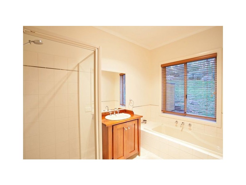 5 Delmela Court, Brown Hill VIC 3350