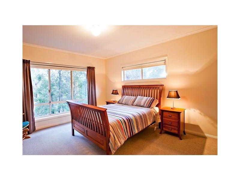 5 Delmela Court, Brown Hill VIC 3350