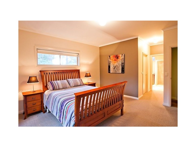 5 Delmela Court, Brown Hill VIC 3350