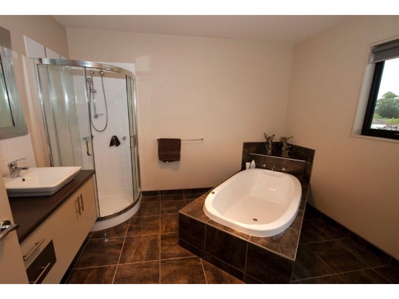 10 Bellview Court, Delacombe VIC 3356