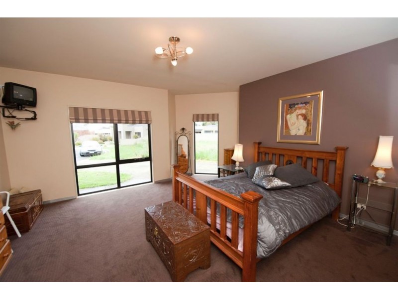 10 Bellview Court, Delacombe VIC 3356