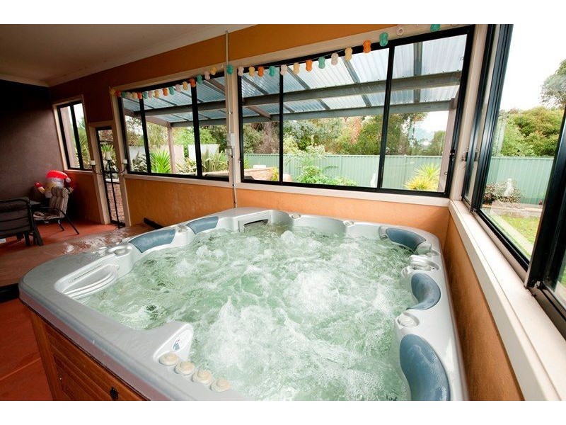 10 Bellview Court, Delacombe VIC 3356