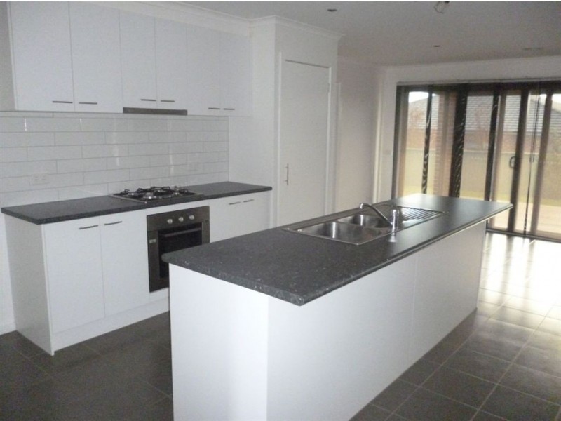 16 Waterside Close, Miners Rest VIC 3352