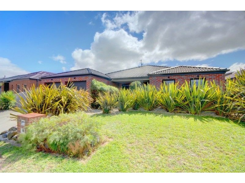 15 Tulloch Rise, Canadian VIC 3350