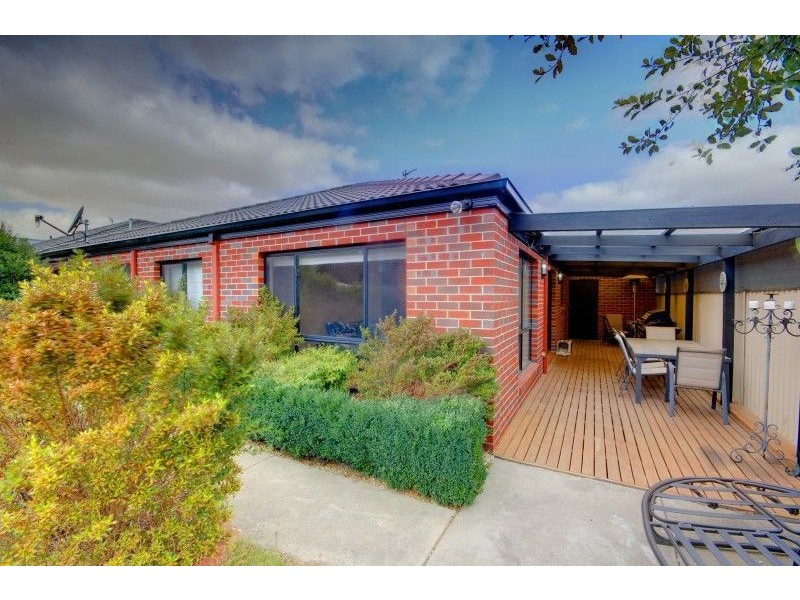 15 Tulloch Rise, Canadian VIC 3350