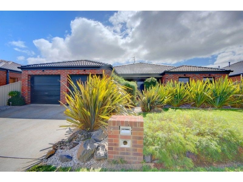 15 Tulloch Rise, Canadian VIC 3350