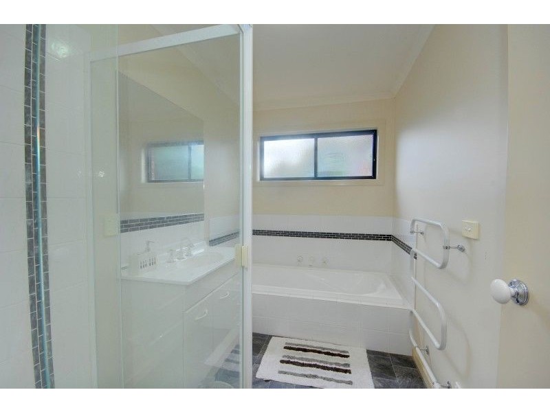 15 Tulloch Rise, Canadian VIC 3350