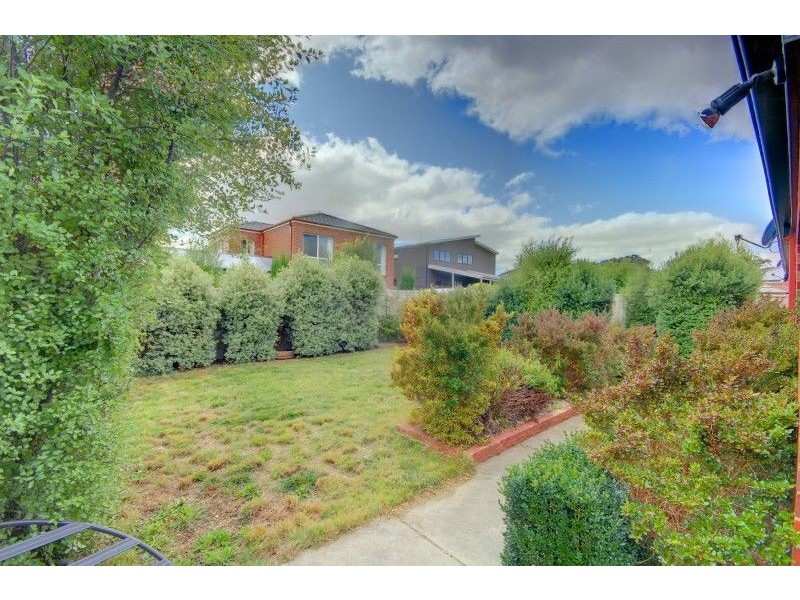 15 Tulloch Rise, Canadian VIC 3350