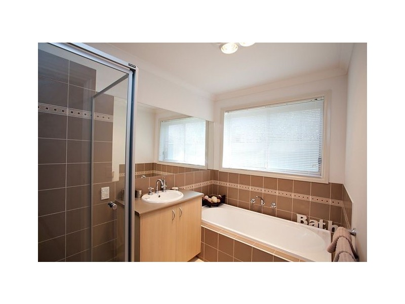 25 Macarthur Park Boulevard, Miners Rest VIC 3352