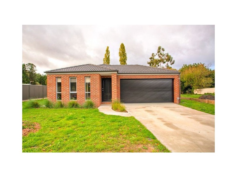 9 Castlemaine Road, Creswick VIC 3363