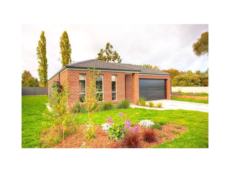 9 Castlemaine Road, Creswick VIC 3363
