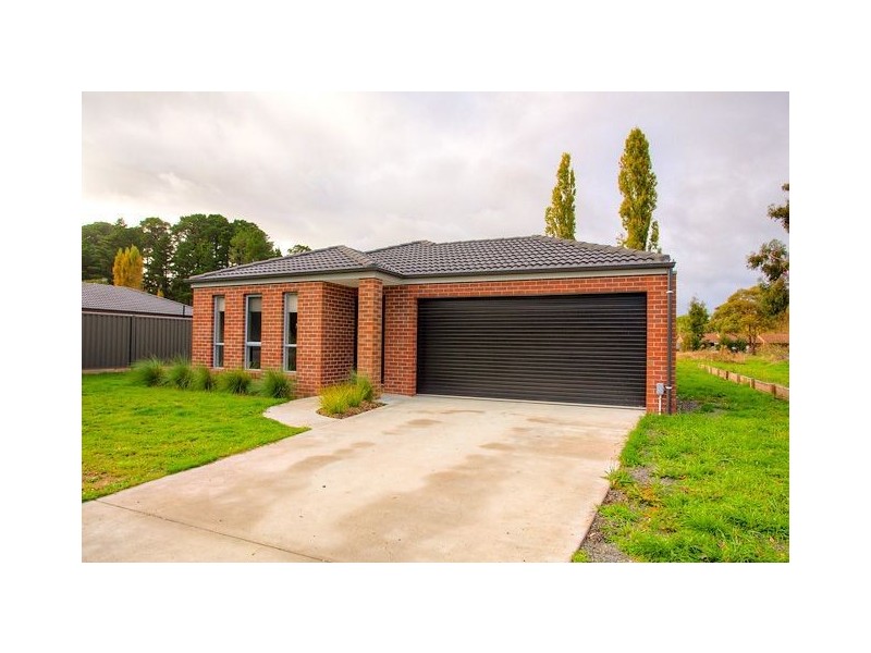 9 Castlemaine Road, Creswick VIC 3363