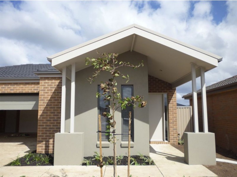 36 Chase Boulevard, Alfredton VIC 3350