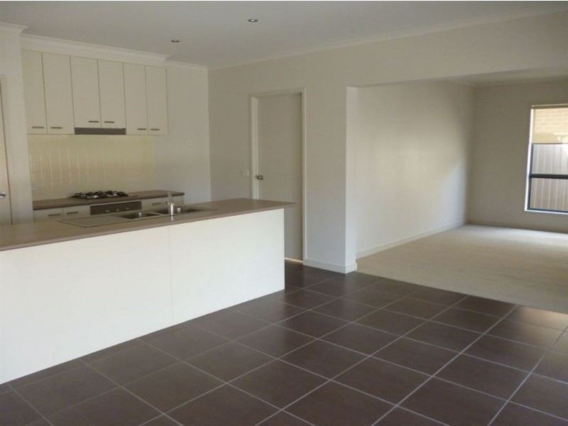 36 Chase Boulevard, Alfredton VIC 3350