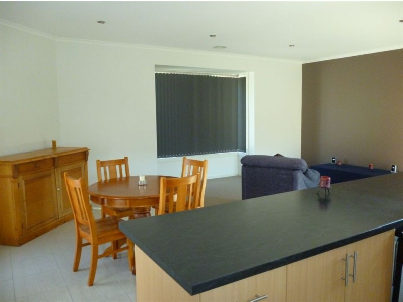 1/717A Bond Street, Mount Pleasant VIC 3350