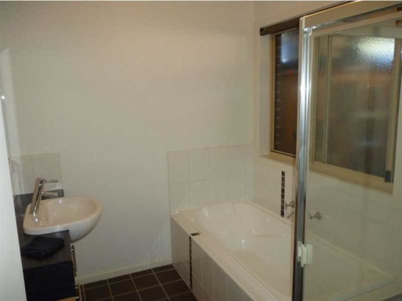 1/717A Bond Street, Mount Pleasant VIC 3350