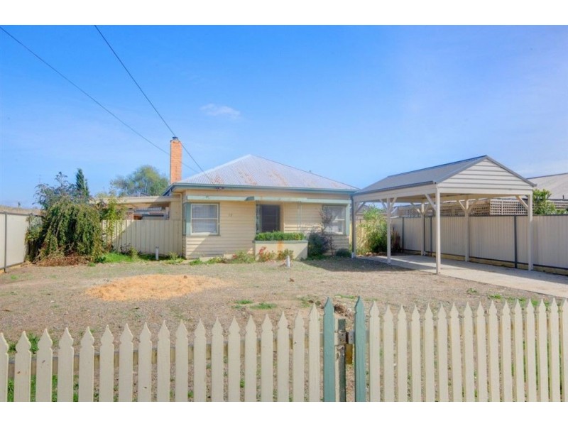 12 Edwards Street, Sebastopol VIC 3356