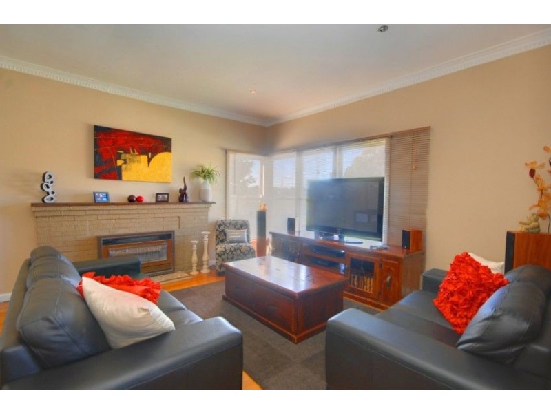 37 Hawthorn Grove, Wendouree VIC 3355