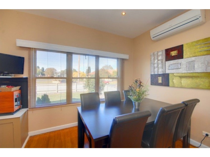 37 Hawthorn Grove, Wendouree VIC 3355