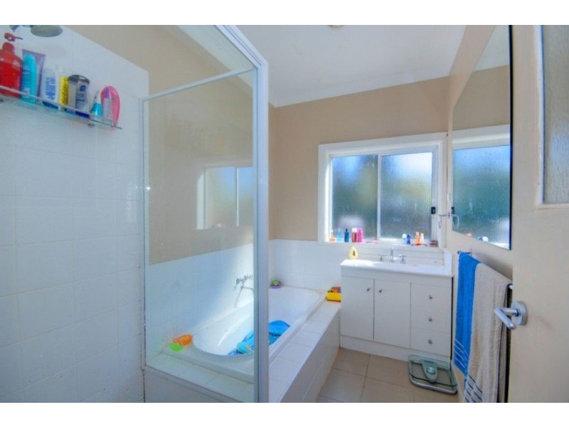 37 Hawthorn Grove, Wendouree VIC 3355