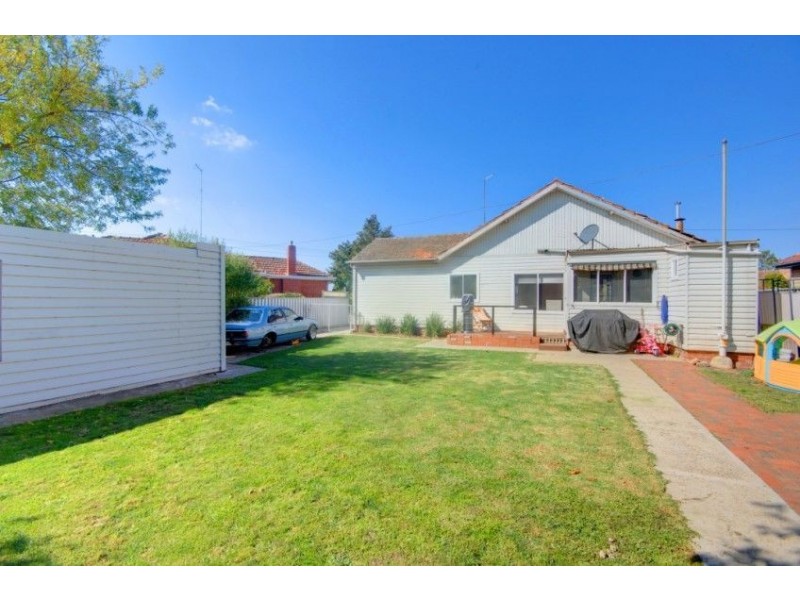 37 Hawthorn Grove, Wendouree VIC 3355