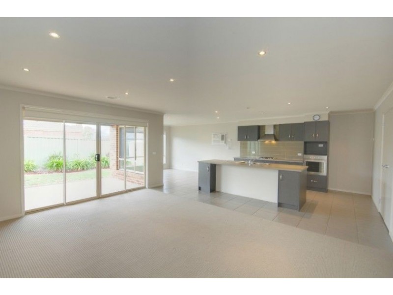 7 Coventry Street, Macarthur Park, Miners Rest VIC 3352