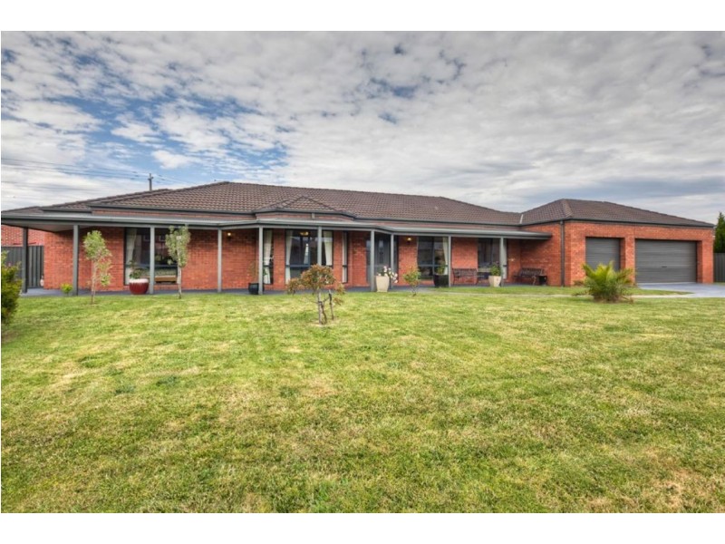 60 Rowan Parade, Wendouree VIC 3355